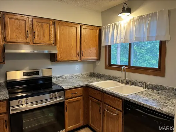 808 Huckleberry Heights DR, Hannibal, MO 63401