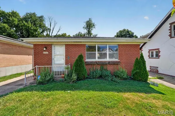 4402 Tholozan AVE, St Louis, MO 63116