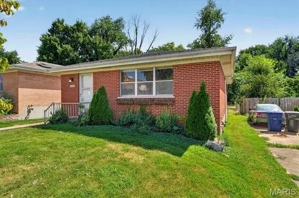 4402 Tholozan AVE, St Louis, MO 63116