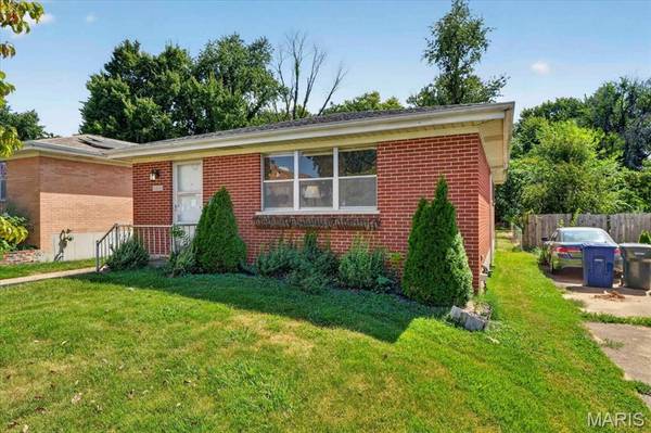 4402 Tholozan AVE, St Louis, MO 63116