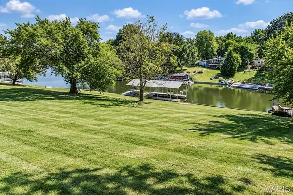 712 Riviera CIR, Edwardsville, IL 62025