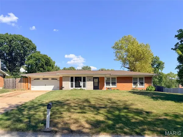50 Cheshire DR, Belleville, IL 62223