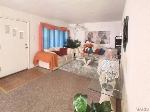 7028 Julian AVE, University City, MO 63130