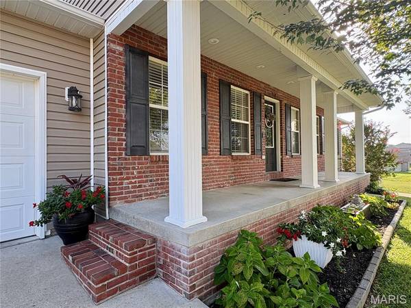 218 Silver Hawk LN, Cape Girardeau, MO 63701