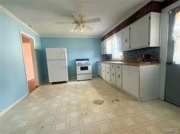 2003 Stonewall DR, Caruthersville, MO 63830