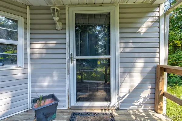 848 Oakwood LN, East Alton, IL 62024
