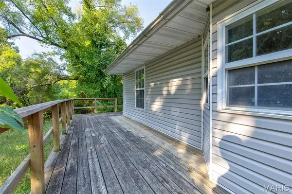 848 Oakwood LN, East Alton, IL 62024