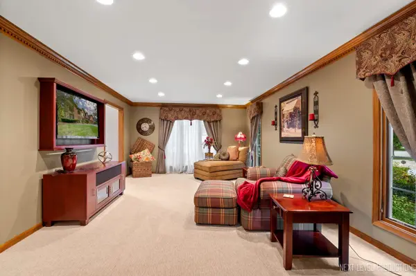 1010 Stonehedge RD, St. Charles, IL 60174