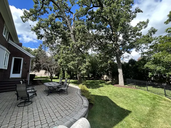 12034 Holly CT, Lemont, IL 60439