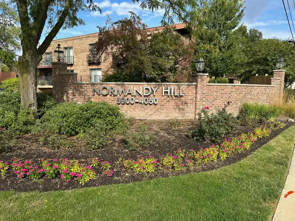 4000 Dundee RD #206C, Northbrook, IL 60062