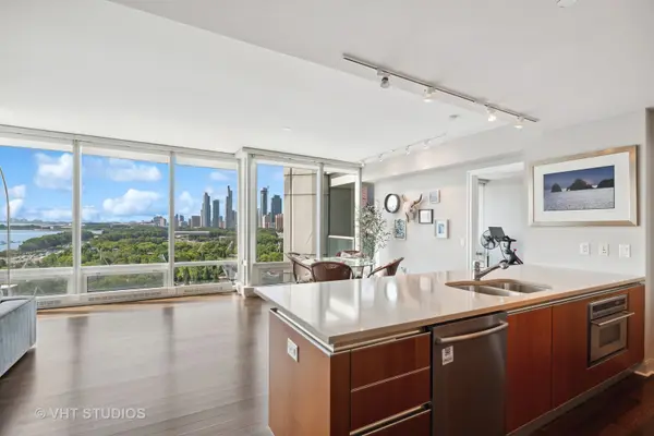 340 E RANDOLPH ST #801, Chicago, IL 60601