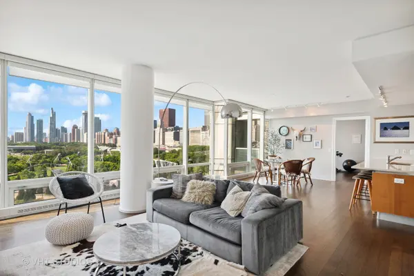 340 E RANDOLPH ST #801, Chicago, IL 60601