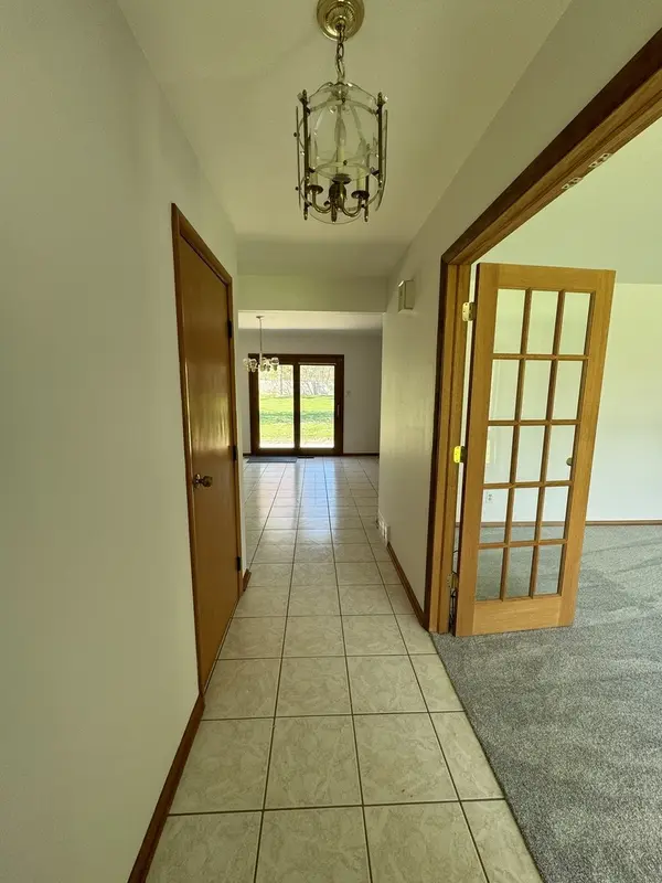560 Marion AVE, St. Charles, IL 60174