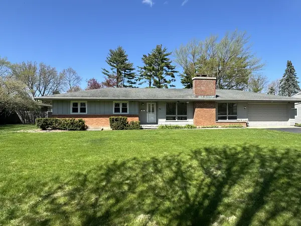 560 Marion AVE, St. Charles, IL 60174