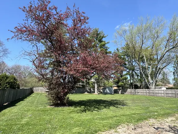 560 Marion AVE, St. Charles, IL 60174