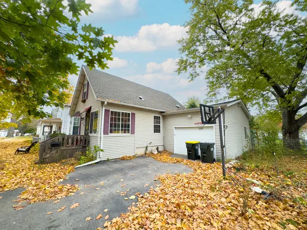 114 N Stott ST, Genoa, IL 60135