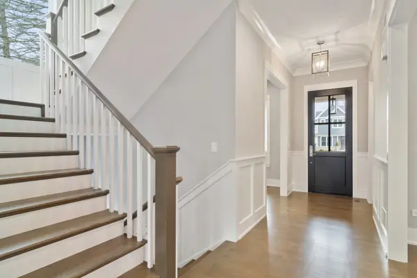 901 Cedar LN, Northbrook, IL 60062