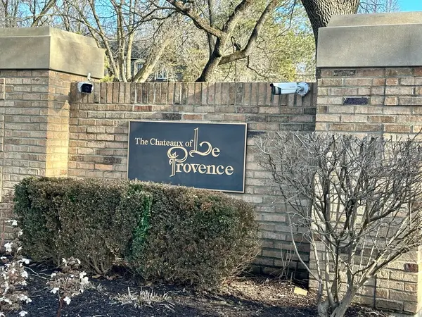 419 Le Provence CIR, Naperville, IL 60540