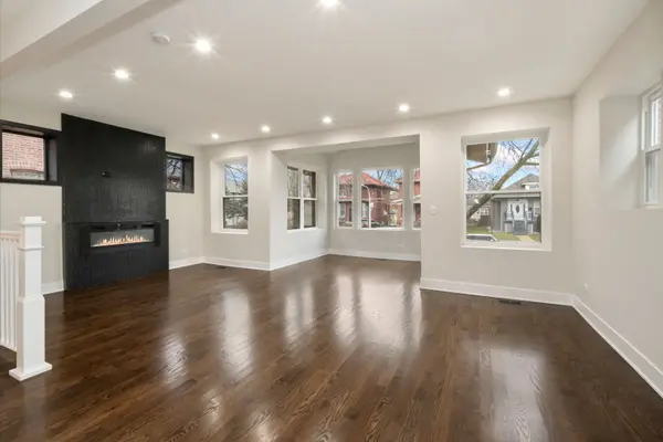 7234 S Paxton AVE, Chicago, IL 60649