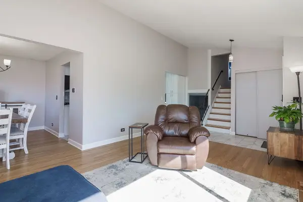 858 Marina TER, Bartlett, IL 60103