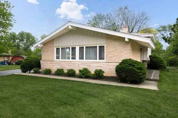 108 Forestview DR, Bensenville, IL 60106