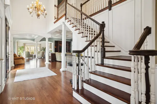 4 Marbury LN, Barrington Hills, IL 60010