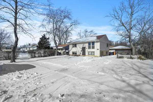215 E Tulip DR, Glenwood, IL 60425