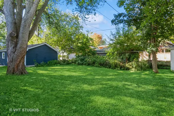 15 S Huffman ST, Naperville, IL 60540