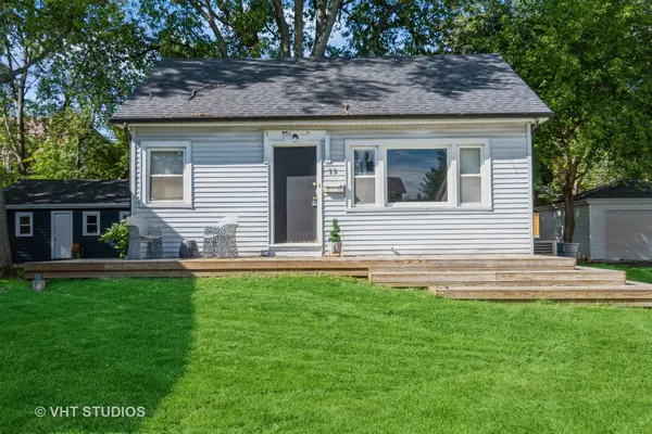 15 S Huffman ST, Naperville, IL 60540