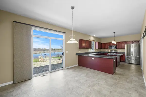 39440 Castleford LN, Beach Park, IL 60083