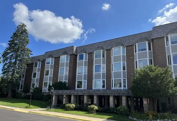 401 Ascot DR #2A, Park Ridge, IL 60068