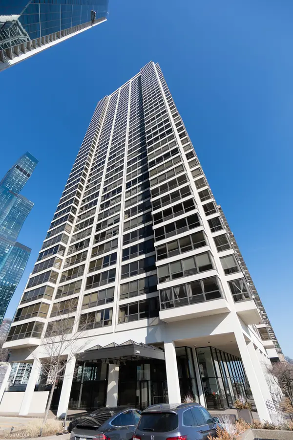 360 E Randolph ST #3906, Chicago, IL 60601