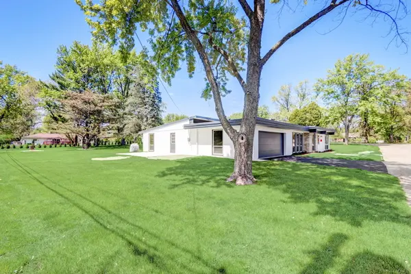 1 Rob RD, Mount Prospect, IL 60056