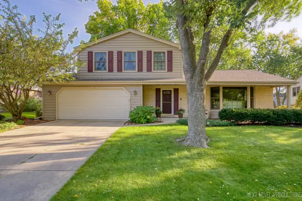 808 Iroquois AVE, Naperville, IL 60563