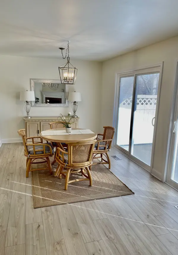 2853 Meadow LN #V1, Schaumburg, IL 60193