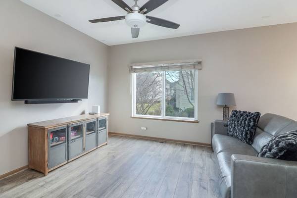 433 Jamestown CT, Aurora, IL 60502