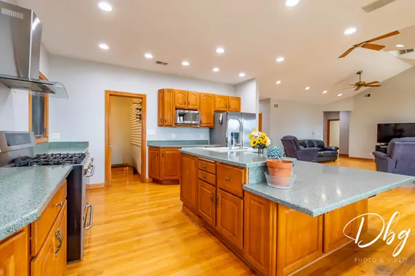1731 E Grand AVE, Lindenhurst, IL 60046