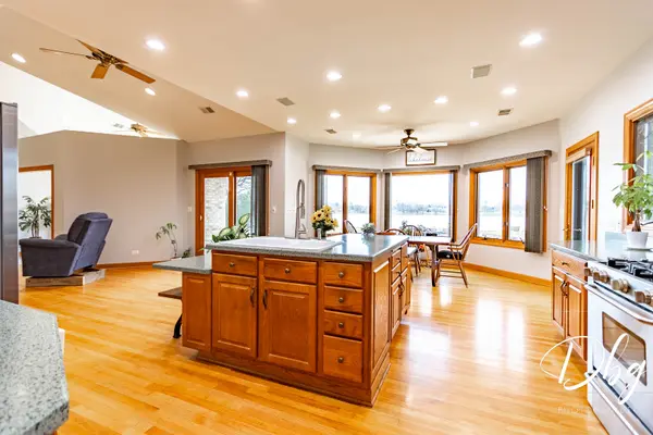 1731 E Grand AVE, Lindenhurst, IL 60046