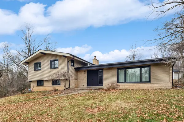 893 Woodstock RD, Olympia Fields, IL 60461