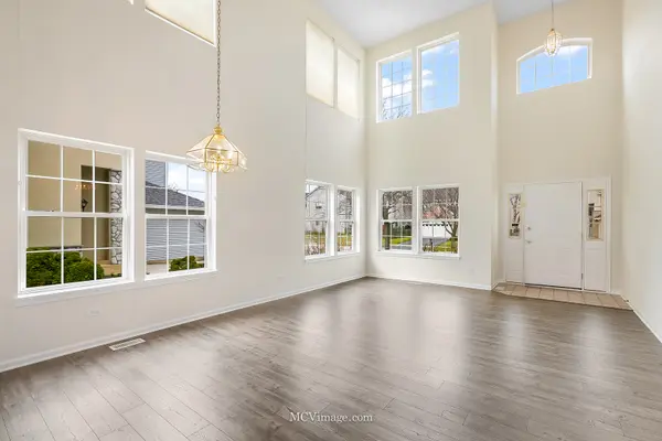 2736 Flagstone CIR, Naperville, IL 60564