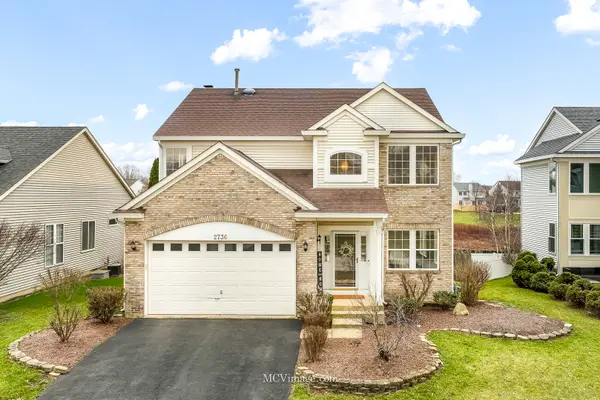 2736 Flagstone CIR, Naperville, IL 60564