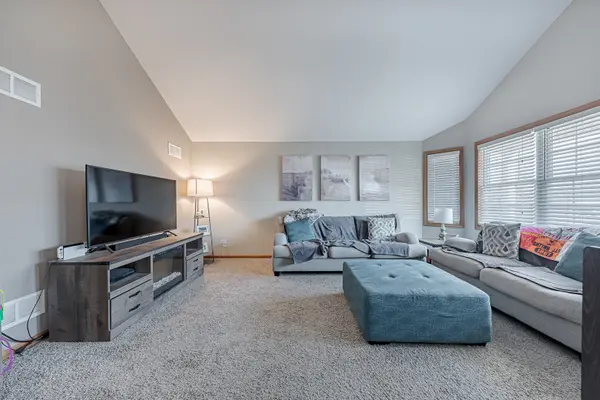 1606 Dove Valley LN, Beecher, IL 60401