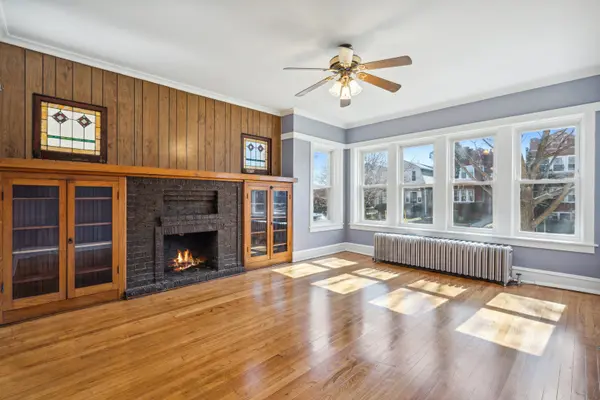 4822 W George ST, Chicago, IL 60641
