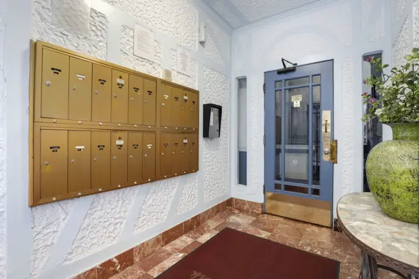 840 W Ainslie ST #D1, Chicago, IL 60640