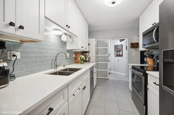 619 Glenview AVE #303, Highland Park, IL 60035