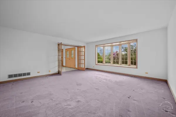 43W399 Otter LN, St. Charles, IL 60175