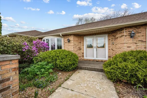 43W399 Otter LN, St. Charles, IL 60175
