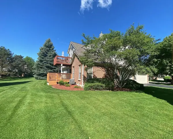 52 Ione DR #A, South Elgin, IL 60177