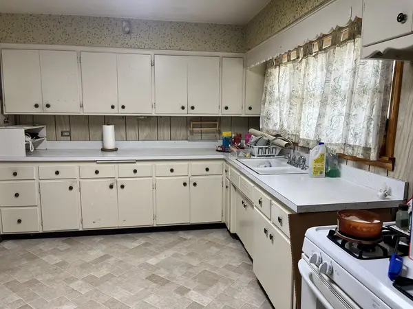 5651 W 97th ST, Oak Lawn, IL 60453