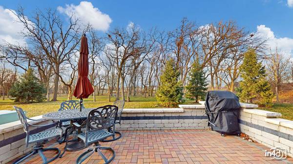 3911 Chesapeake LN, Naperville, IL 60564